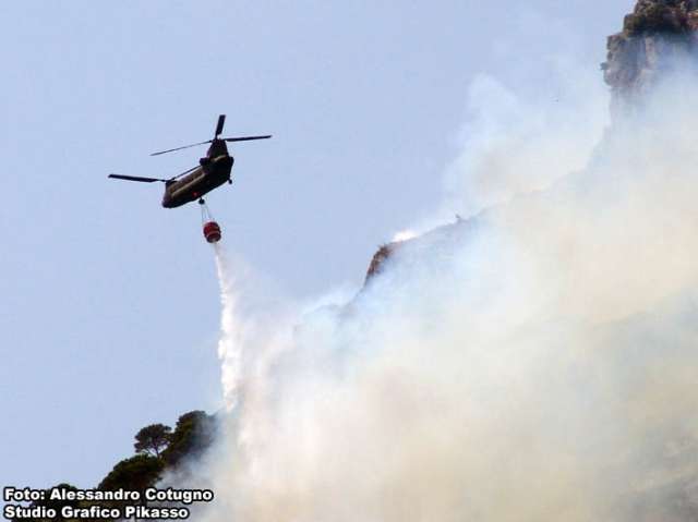 Continua l'incendio su S.Croce